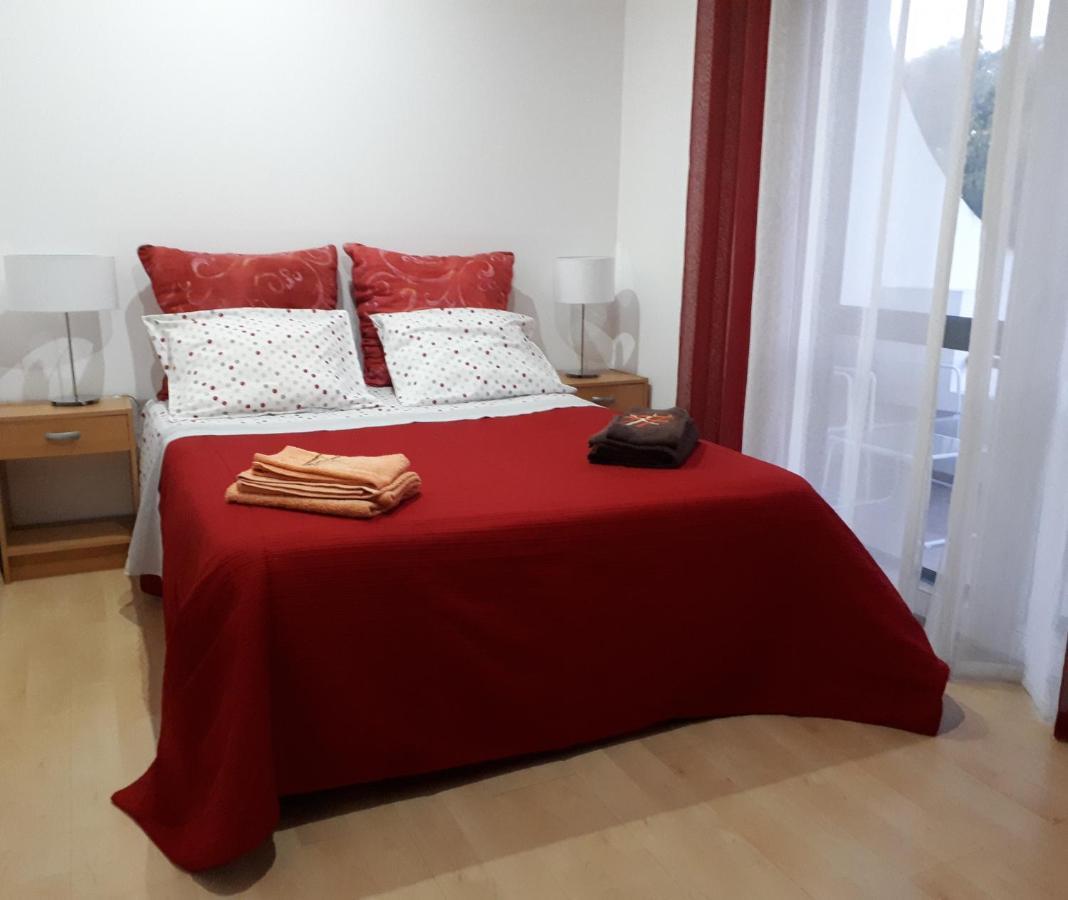 5 Minutes Walk From The Apartment *